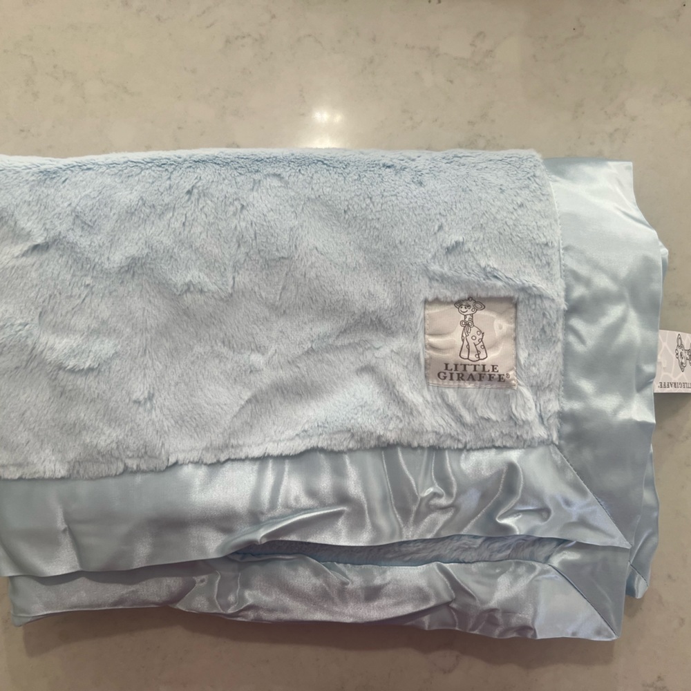 Light blue little giraffe blanket. With tags, never used!